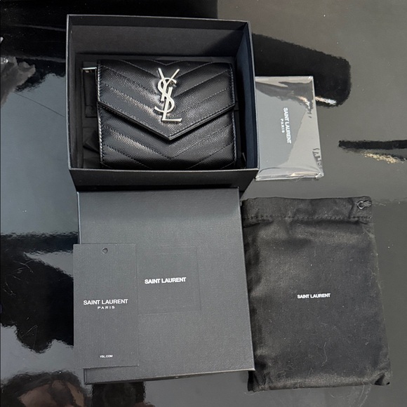 Saint Laurent Black Quilted wallet - Picture 1 of 7